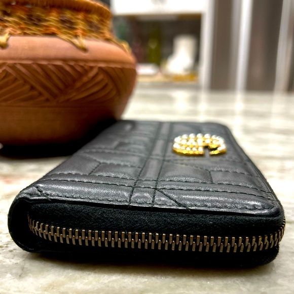 Gucci Authentic Black Calfskin Matelasse Leather Pearl Marmont Zip Around Wallet - Picture 5 of 11